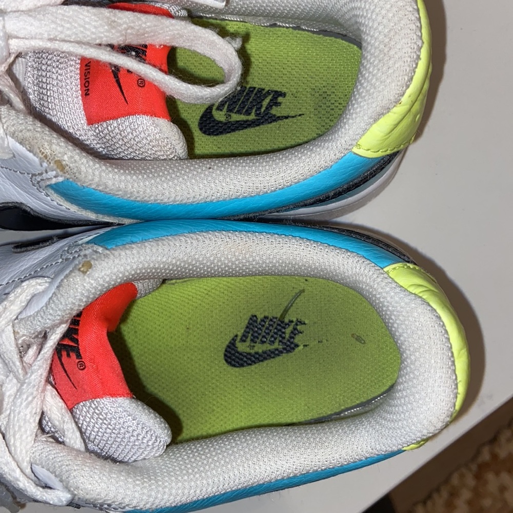 Nike - Picture 4 of 4